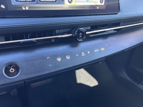 Used 2023 Nissan Ariya AWD image 22