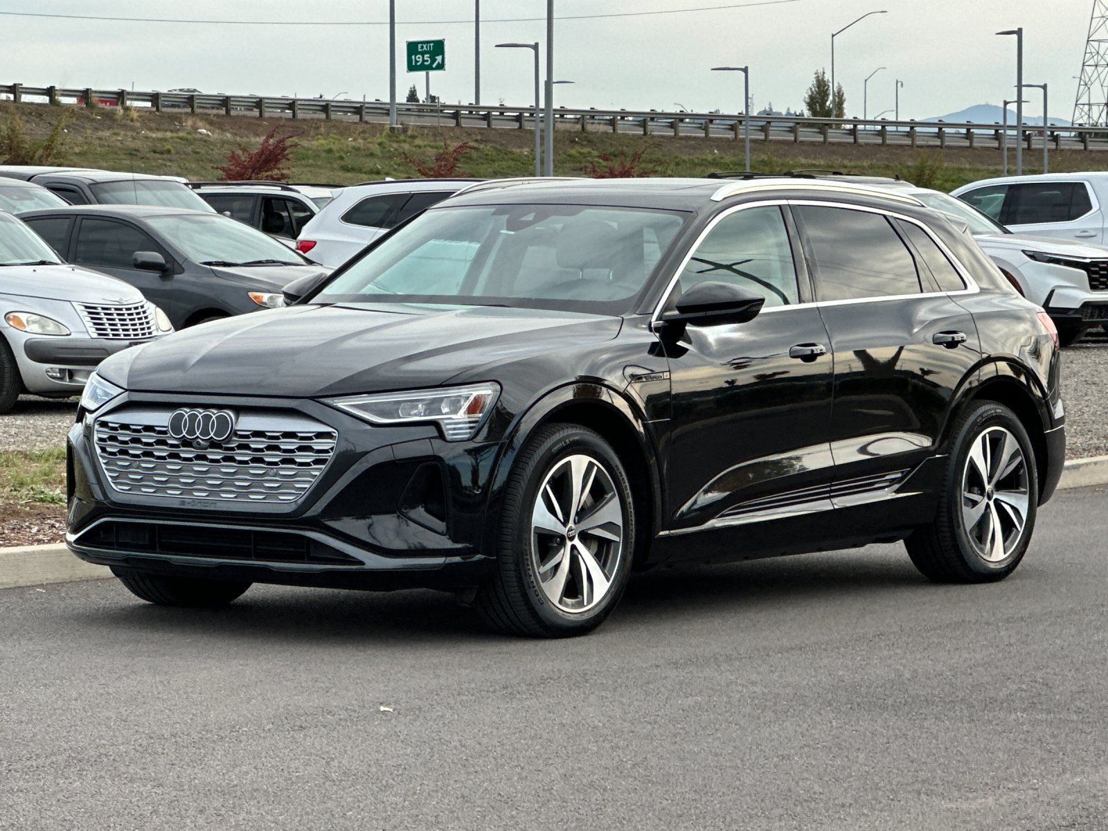 Used 2024 Audi Q8 e-tron Premium Plus AWD/4WD image 7