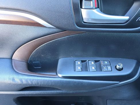 Used 2015 Toyota Highlander Limited w/ Driver Technology Package image 11