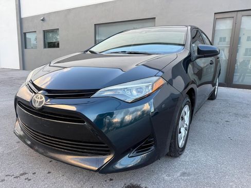 Used 2018 Toyota Corolla XLE image 11