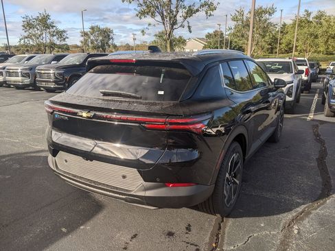 New 2026 Chevrolet Equinox EV LT image 8