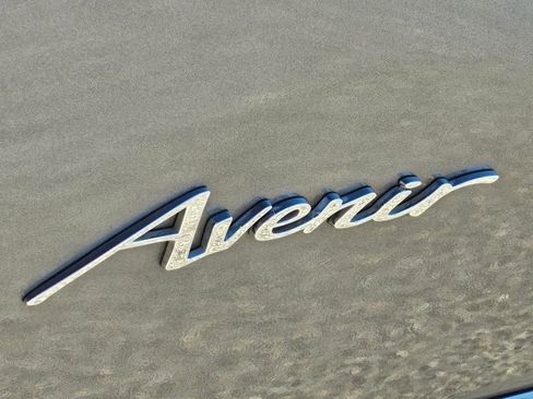 Used 2021 Buick Envision Avenir w/ Technology Package II image 28