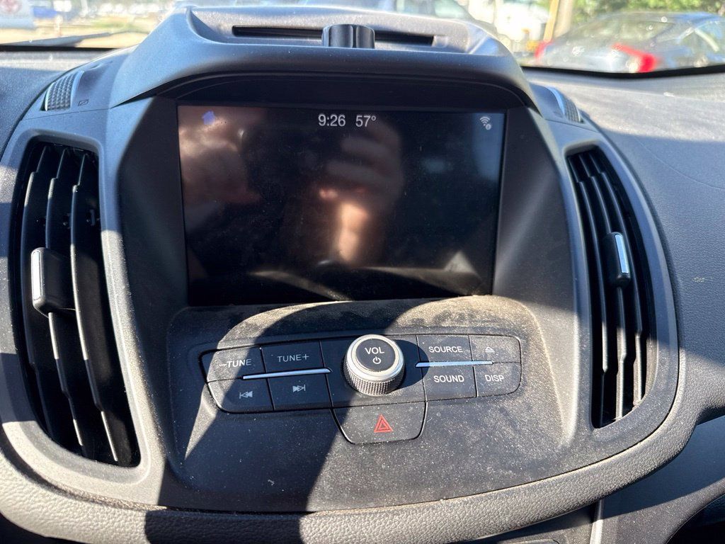 Used 2017 Ford Escape SE w/ Equipment Group 201A FWD image 20