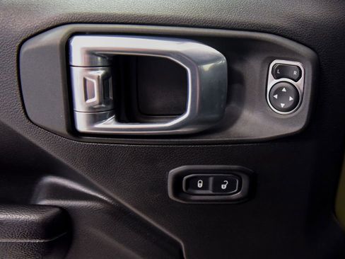 Used 2022 Jeep Gladiator Sport AWD/4WD image 18