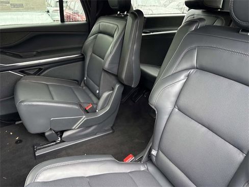 New 2025 Lincoln Navigator L Reserve w/ Jet Appearance Package image 18