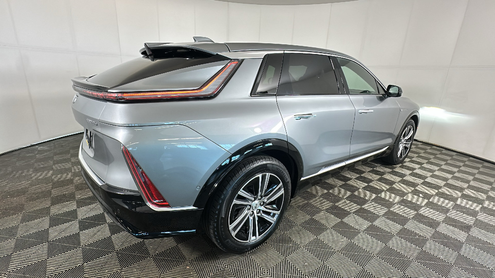 Used 2024 Cadillac Lyriq Luxury AWD/4WD image 3