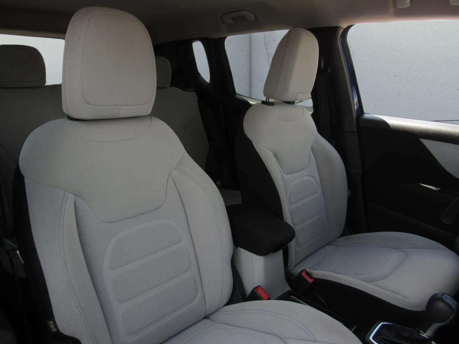 Used 2020 Jeep Renegade Latitude FWD image 10