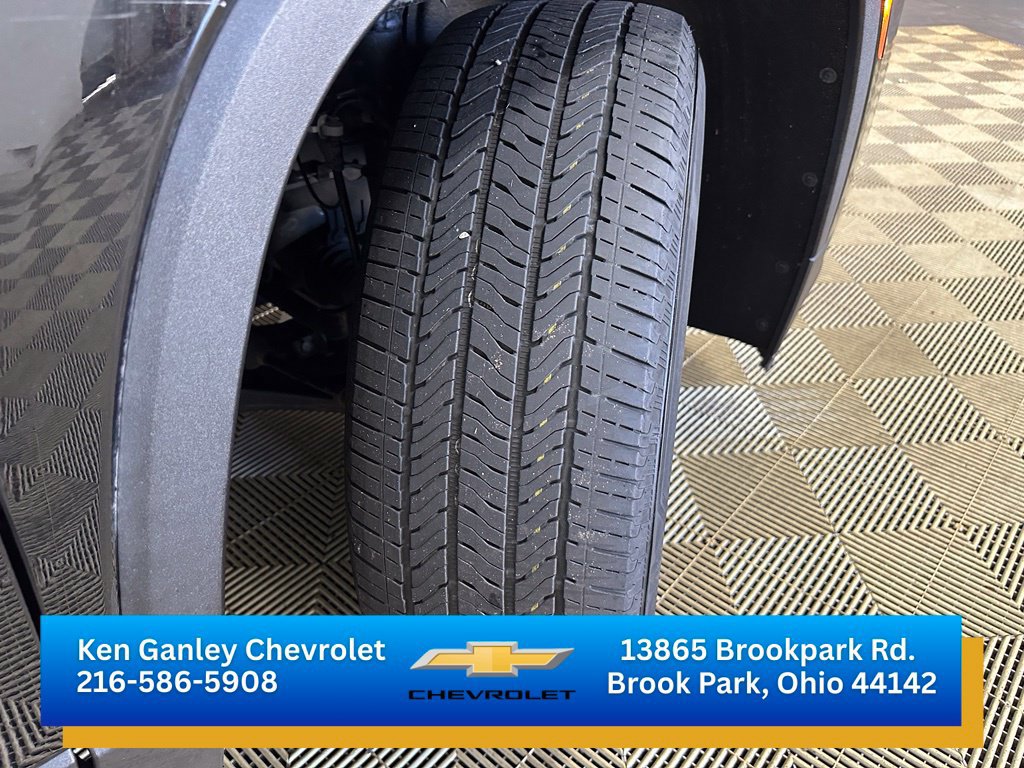 Used 2023 Chevrolet Traverse LS FWD image 32