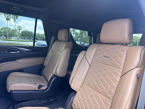 Used 2022 Cadillac Escalade Premium Luxury w/ Performance Package AWD/4WD image 22