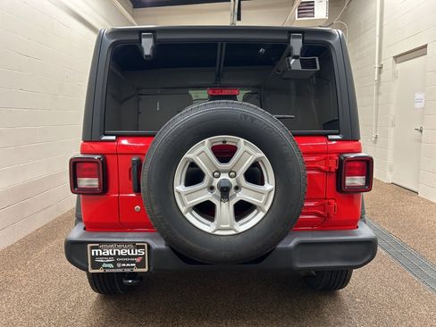 Used 2018 Jeep Wrangler Unlimited Sport S image 3