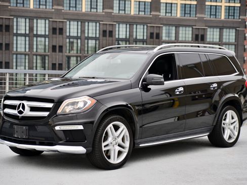 Used 2015 Mercedes-Benz GL 550 4MATIC image 1