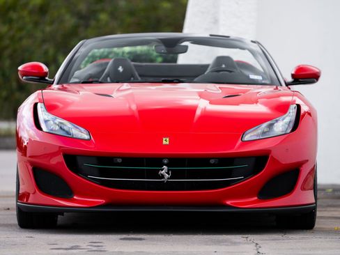 Used 2019 Ferrari Portofino image 23