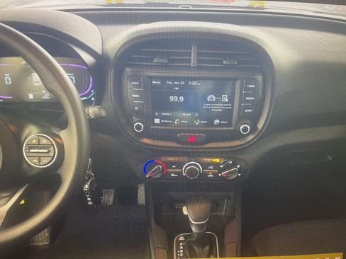 Used 2025 Kia Soul LX image 10