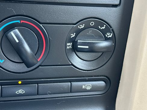 Used 2005 Ford Mustang GT Premium image 28