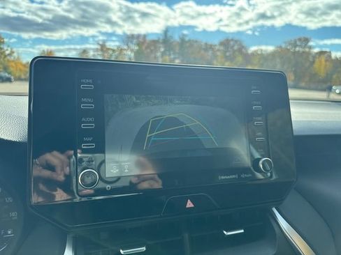 Used 2022 Toyota Venza LE image 34