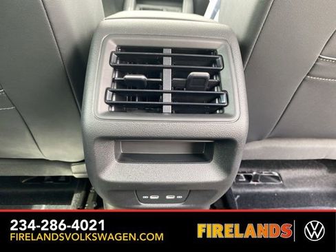 New 2025 Volkswagen Tiguan SE image 55