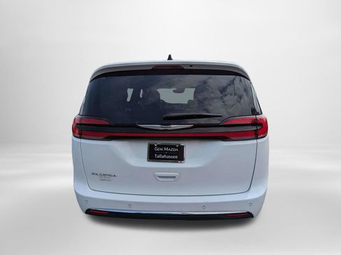 Used 2023 Chrysler Pacifica Touring-L FWD image 5