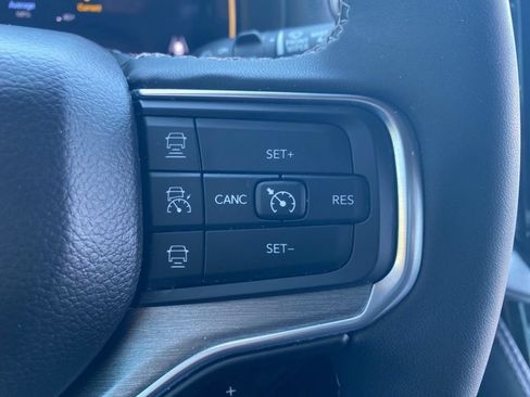 Used 2023 Jeep Wagoneer Series II AWD/4WD image 32