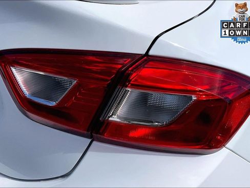 Used 2018 Chevrolet Cruze LT w/ Redline Edition image 26