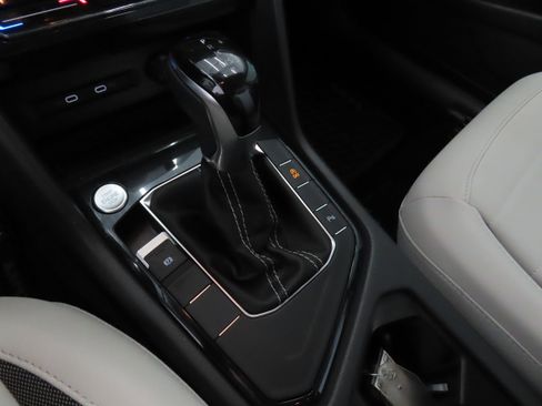 New 2025 Volkswagen Taos SE image 17