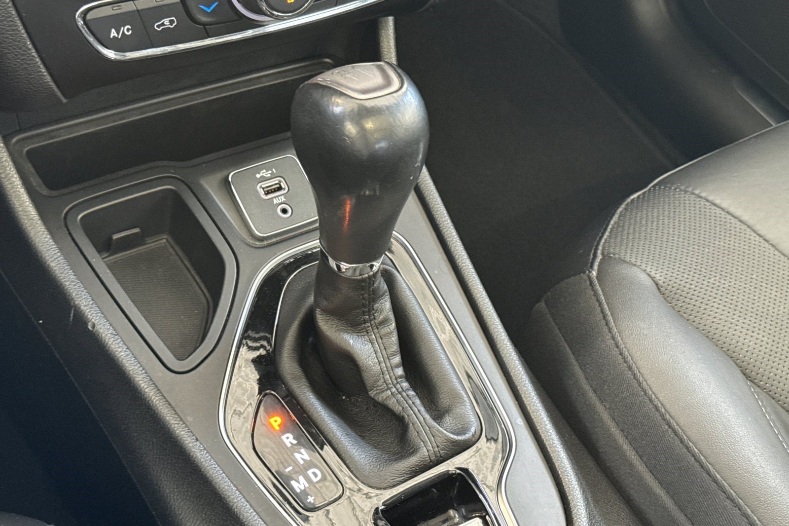 Used 2019 Jeep Cherokee Limited FWD image 28