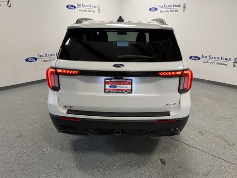 Used 2025 Ford Explorer ST-Line AWD/4WD image 32