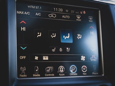 Used 2015 Jeep Grand Cherokee Limited w/ Luxury Group II image 9