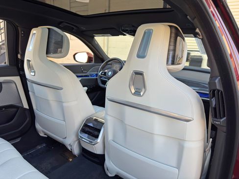 Used 2023 BMW 760i xDrive AWD/4WD image 44