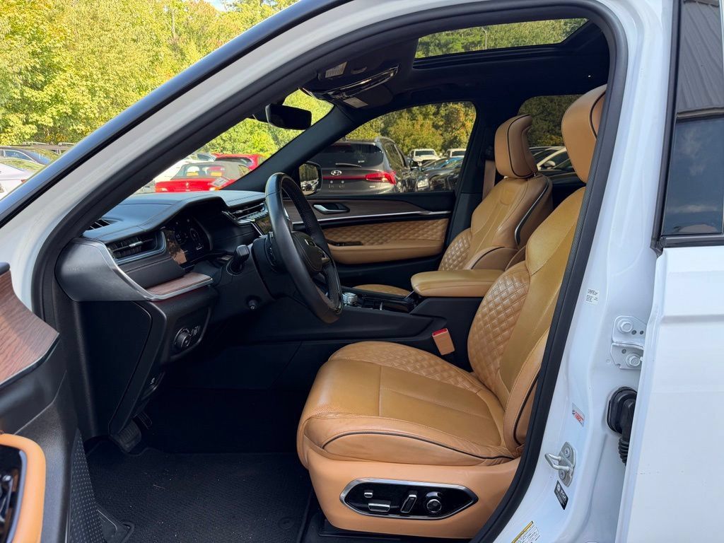 Used 2023 Jeep Grand Cherokee L Summit w/ High Altitude Package AWD/4WD image 9