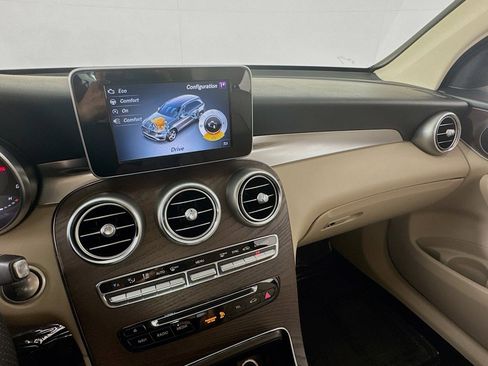 Used 2019 Mercedes-Benz GLC 300 4MATIC image 19