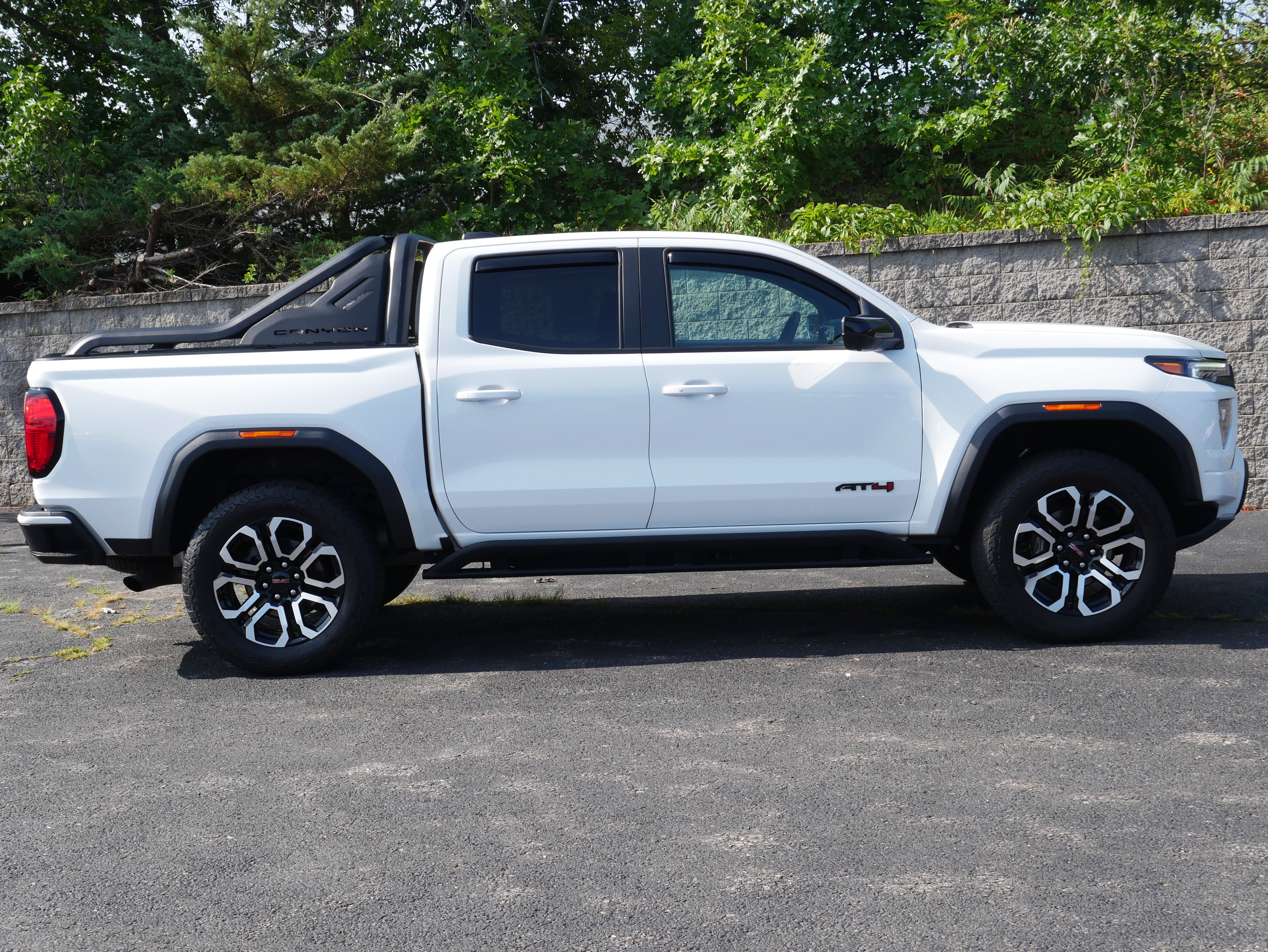 Certified 2025 GMC Canyon AT4 w/ Nightfall Edition AWD/4WD image 10