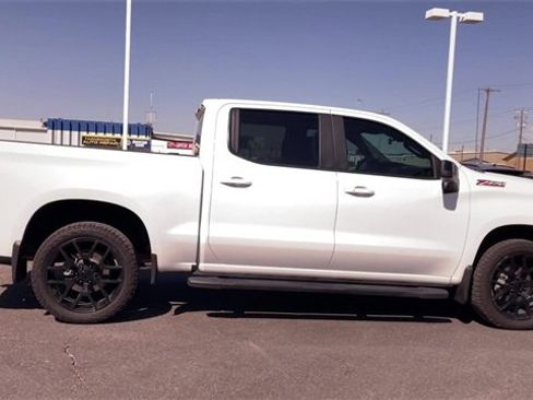 Used 2022 Chevrolet Silverado 1500 RST image 2