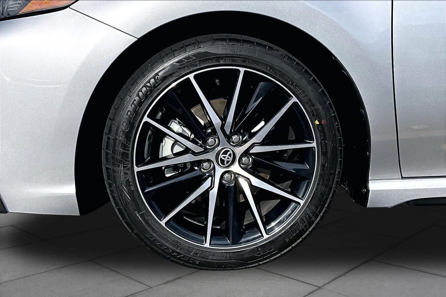 Used 2024 Toyota Camry SE w/ Convenience Package FWD image 10