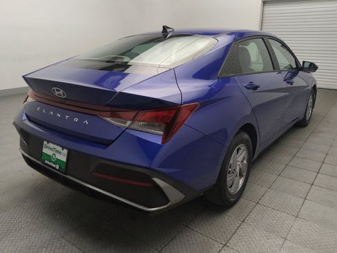 Used 2024 Hyundai Elantra SE FWD image 9