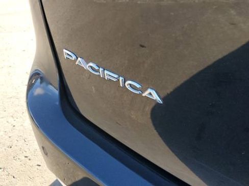 Certified 2024 Chrysler Pacifica Touring-L image 29