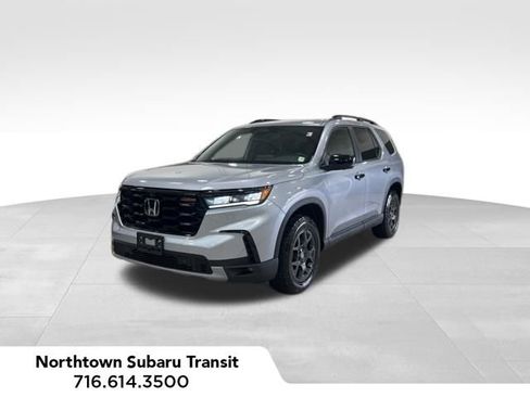 Used 2025 Honda Pilot TrailSport image 1