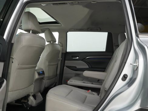 Used 2015 Toyota Highlander Limited AWD/4WD image 19