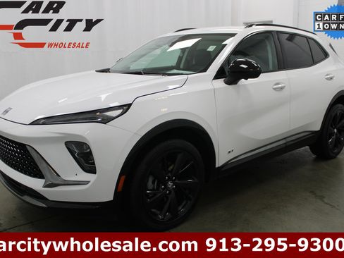 Used 2024 Buick Envision Sport Touring image 1