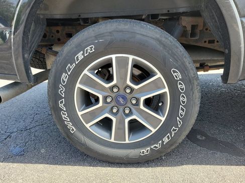 Used 2017 Ford F150 XLT w/ Equipment Group 302A Luxury AWD/4WD image 5
