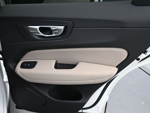 New 2026 Volvo XC60 B5 Core AWD/4WD image 16