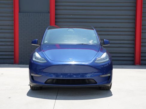 Used 2023 Tesla Model Y Long Range AWD/4WD image 2
