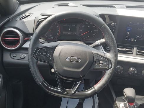 Used 2024 Chevrolet Trax RS FWD image 25