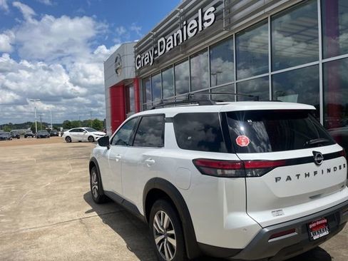 New 2026 Nissan Pathfinder SL FWD image 2
