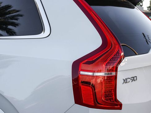 Used 2024 Volvo XC90 B6 Plus AWD/4WD image 12