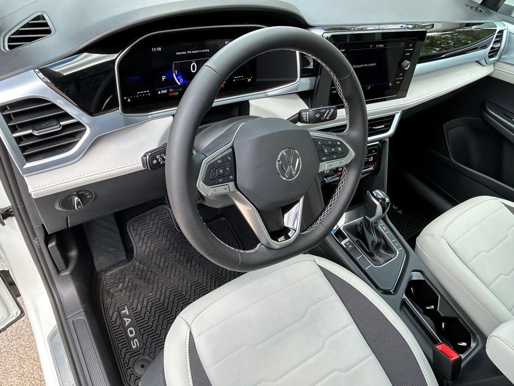 New 2026 Volkswagen Taos SE FWD image 17