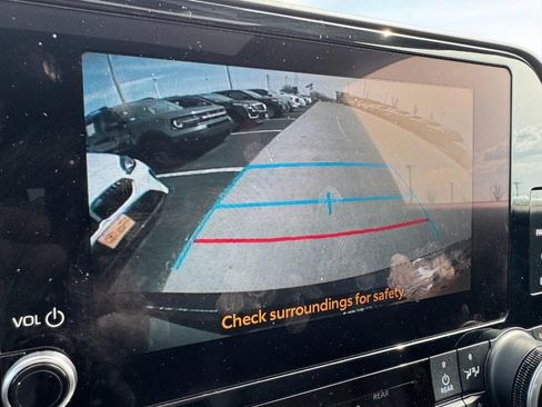 Used 2023 Toyota Highlander XLE image 22