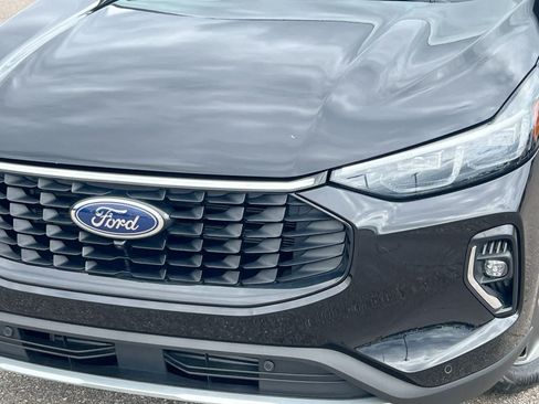 Used 2023 Ford Escape Platinum w/ Premium Technology Package AWD/4WD image 11