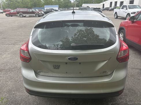Used 2014 Ford Focus SE w/ Equipment Group 201A FWD image 4