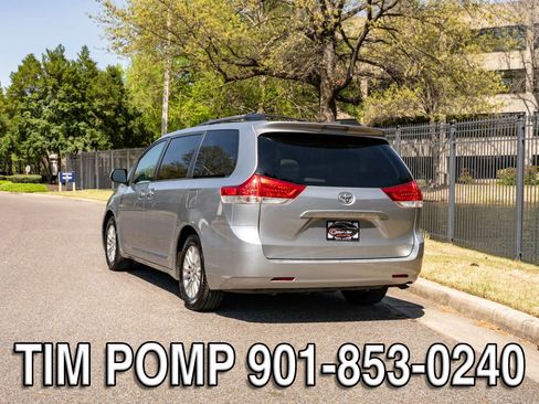 Used 2011 Toyota Sienna XLE w/ Entertainment Pkg FWD image 7