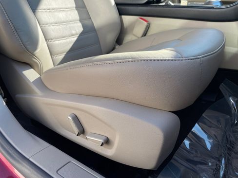 Used 2017 Ford Fusion SE w/ Fusion SE Technology Package image 30